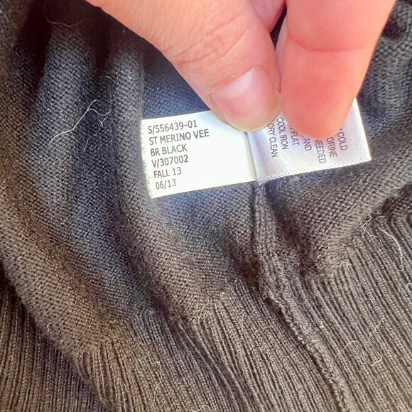Banana Republic V-neck Black Extra Fine Merino Wool Sweater, Size Medium - Picture 8 of 11